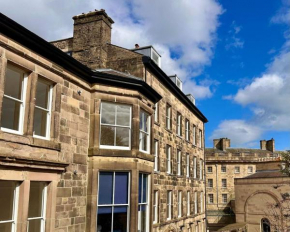 Opera View - 2 Bed Apartment